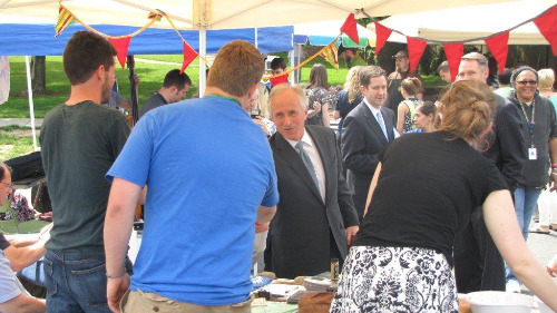 U.S. Senator Bob Corker visits with a vendor at the ETSU Farmer's Market