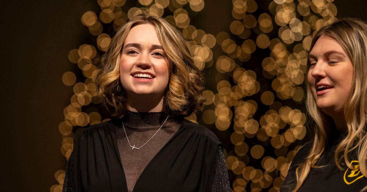 An ETSU student performs in the 2023 annual holiday concert.